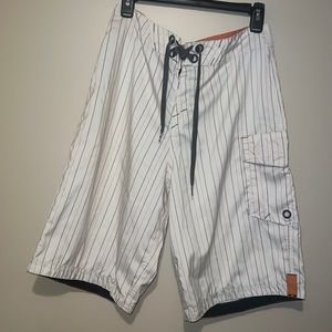 **SOLD** Oakley Boarshorts ~ Men’s 32